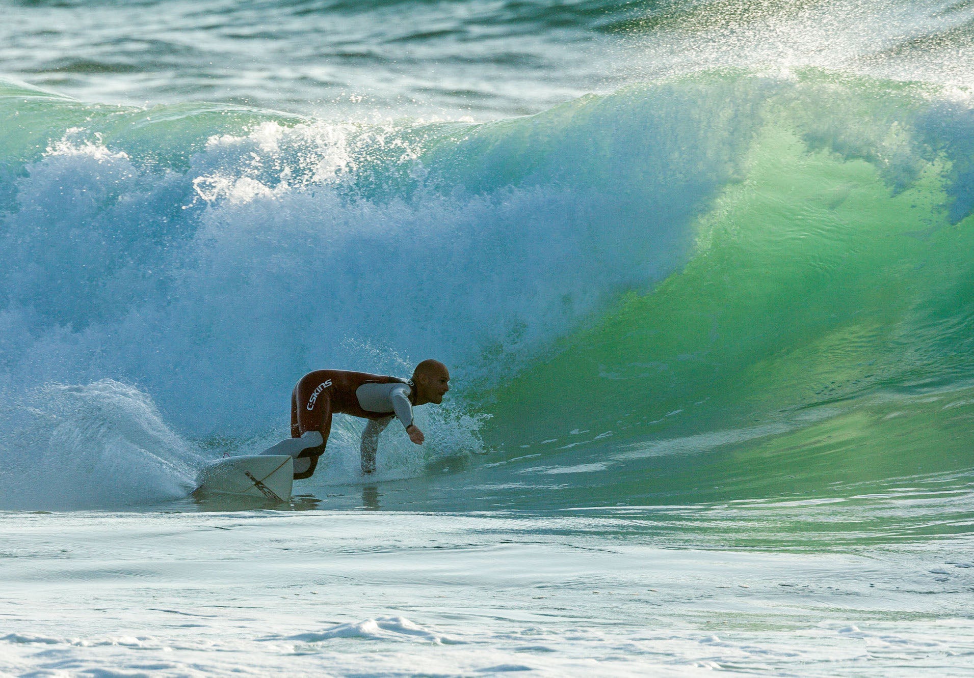 sebastien natura surfshop landes surf patron vague plage moniteur action bottom turn