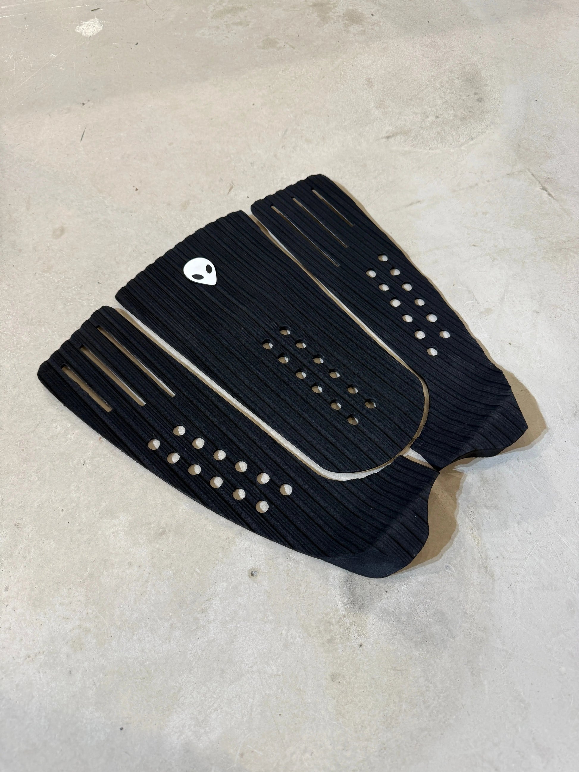 Lunasurf Alien tail pad velous (noir) NATURA SURFSHOP