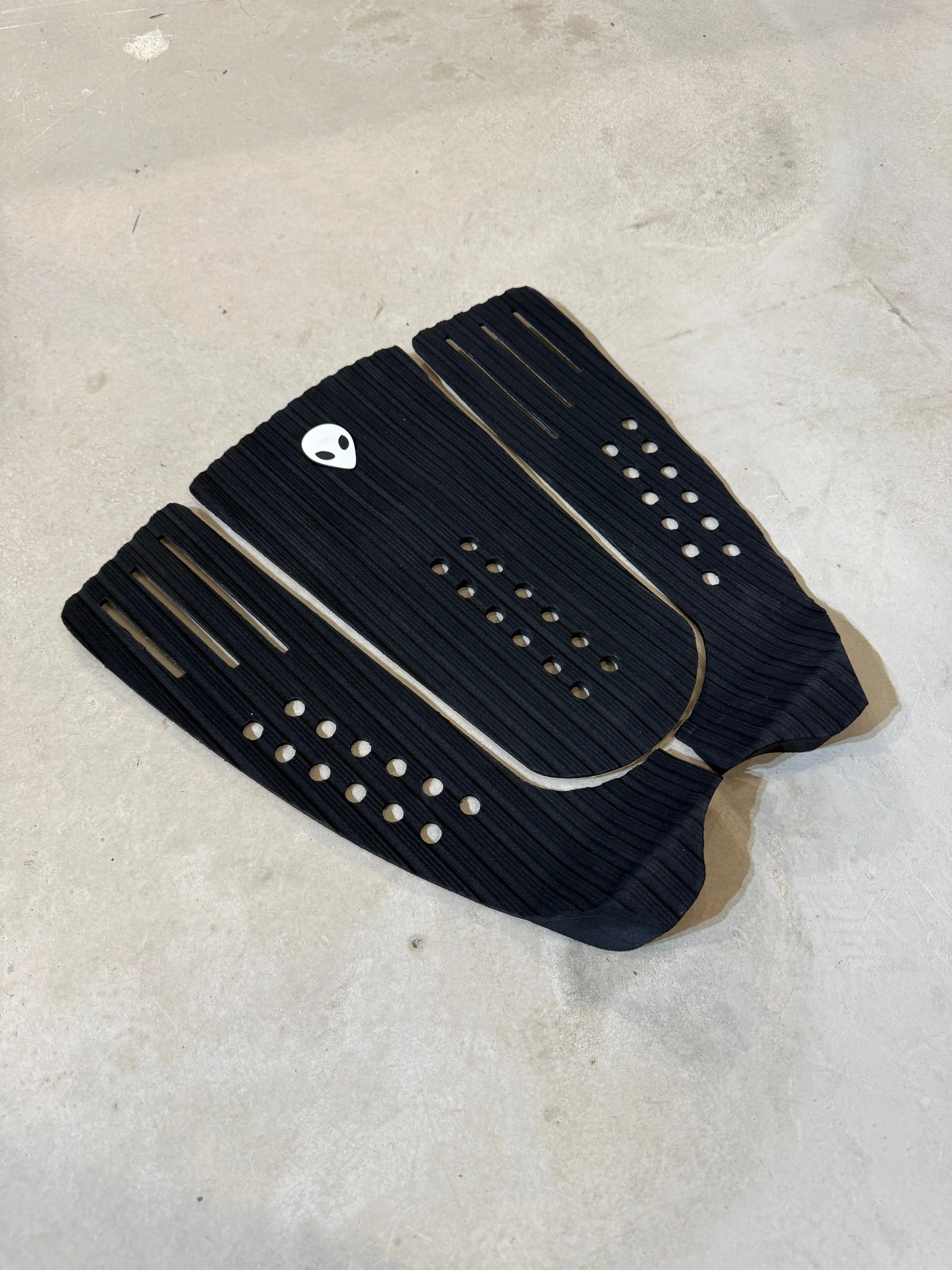 Lunasurf Alien tail pad velous (noir) NATURA SURFSHOP